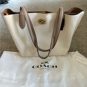 Coach Women’s Willow leather tote